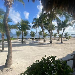 Deluxe Beach Cabana